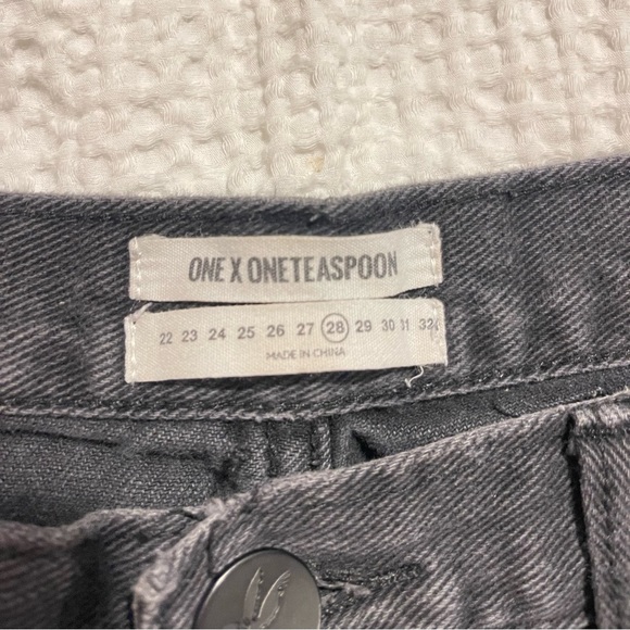 One teaspoon black jean shorts bandits - Picture 2 of 3